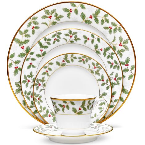 Noritake Gold Holly and Berry Dinnerware Set 5pc